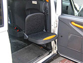 Asiento giratorio:Asiento que dispone de un giro de hasta 90°, para facilitar el embarque o desembarque del vehículo.&nbsp; 