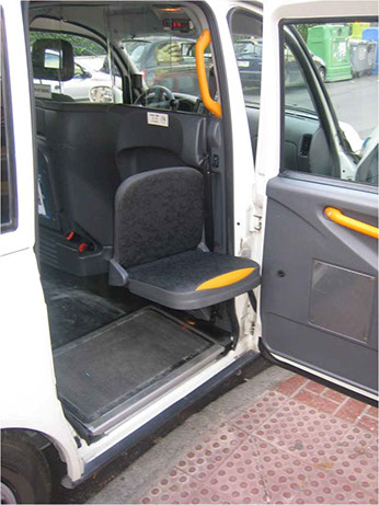 Asiento giratorio:Asiento que dispone de un giro de hasta 90°, para facilitar el embarque o desembarque del vehículo.&nbsp; 