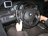 Volante con aro concéntrico:Este modelo hace la función de acelerador, y dispone de freno de palanca en su lateral. 